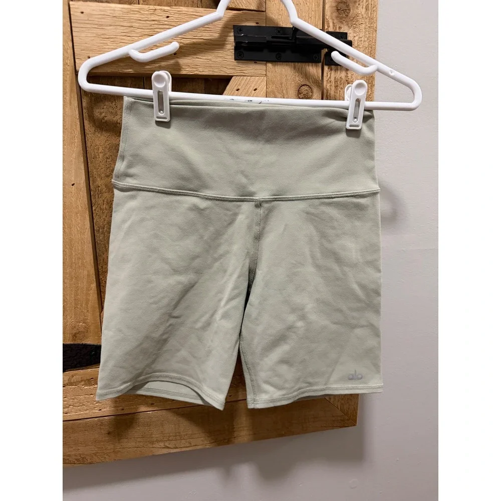 Alo Yoga High-Waist Airbrush Biker Shorts Sage Green Size S RN87370